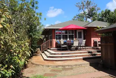 Image de Two-Bedroom Cottage in the heart of historic Haleiwa town!