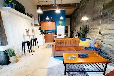 Image de Hidden~Gem|Downtown|EntireStudio|Free Parking-Pet Friendly