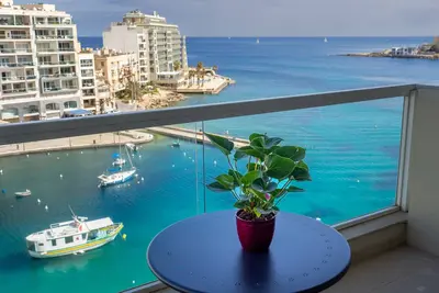 Modern central apartment, perfect for holidays in Malta