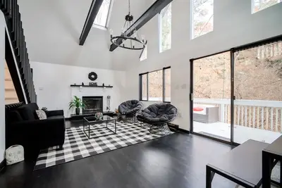 Image de Blvck Cabin Ii w/ Hot Tub in the Mountains near Bushkill Fall