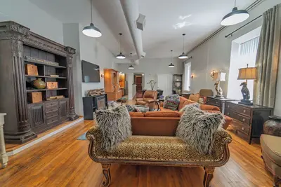 Image de Down Town Poshy-Poshy, upscale 2 bedroom loft
