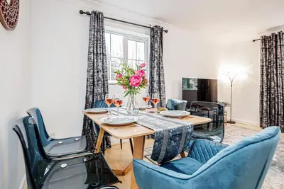 Image de Free parking★ Gated Haven★ Stunning 2 Bed Apt ★WatfordFC/Hospital/Atria/Theater★