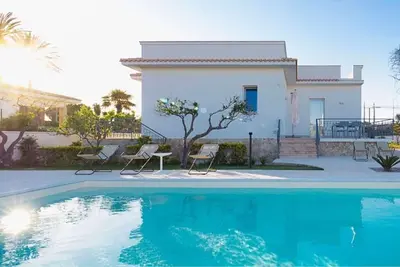 Image de Beautiful villa with pool and airco