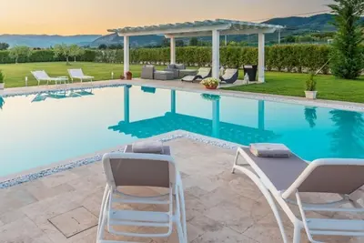 Image de Modern and elegant villa with pool, wellness room