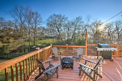 Image de Walk to Cedar Creek Lake: Home w\/ Deck in Malakoff