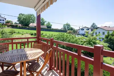 Image de Appartement Moderne avec Balcon, Proche Centre et Plage, Piscine et Parking, Hendaye