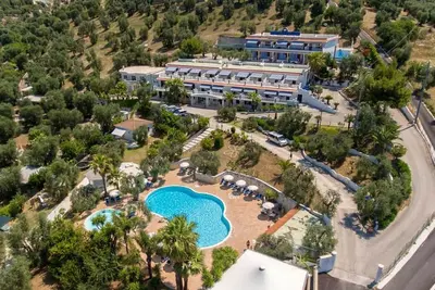 Image de Holiday complex with pool, 5 minutes from the beach, panoramic sea views