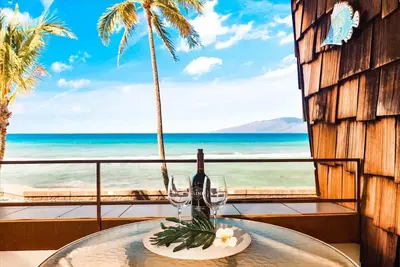 Image de Nature's spectacle awaits in your Oceanfront condo