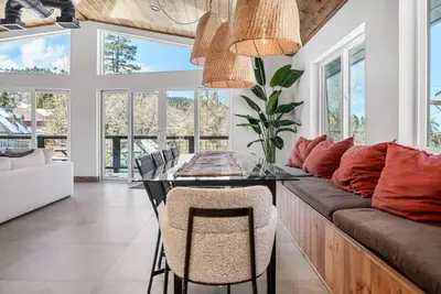 Image de The Ultimate Escape Steps Away from Bear Mountain
