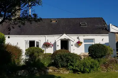Image de Small and cosy traditional Welsh cottage, Carmel, Caernarfon