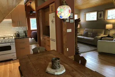 Luxury Loft - Quiet rural setting - 5 min from the beach!