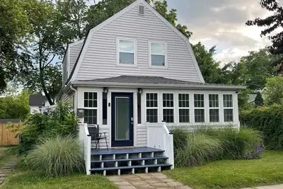 Image de Charming family-friendly South Haven 4 Br home, Walk to town & 3/4 mile to beach