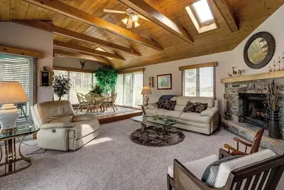 Image de Cozy 3 bedroom house - 2 min drive to downtown Fish Creek