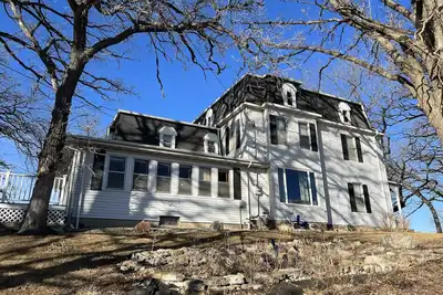 Image de Historic Oaks House Restored w/10 BRs, 4. 5 Baths Sitting on 2 Acres of Oak Trees