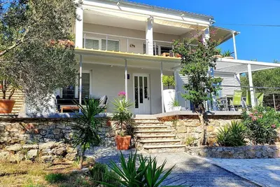 Beautiful, modern and comfortable apartment right by the sea!