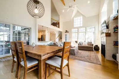 Image de Union Pier Home Short Walk To Beach & Downtown!