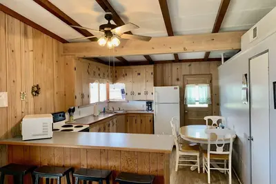 Image de Cozy 2 Bed 2 Bath Lake Front Cottage
