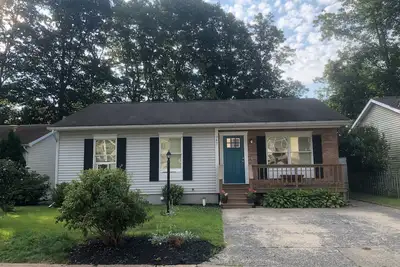 Image de Sparkling clean bungalow close to campus