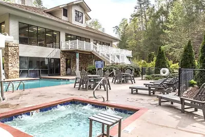 Image de Just Reduced & Excellent Rates in Gatlinburg! Book now for a February getaway