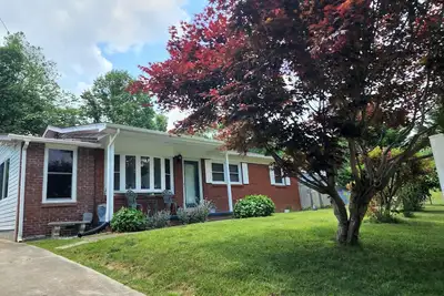 Image de Cozy house-walking distance to downtown Black Mountain.