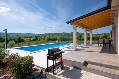 Image de Superbe maison Ă Krsan avec cuisine