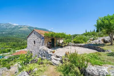 Image de Belle maison à Gruda avec WiFi