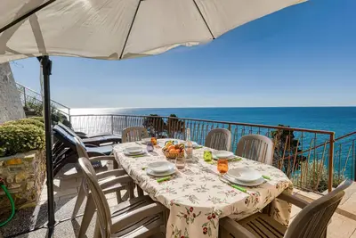 Belle maison à Cipressa avec WiFi