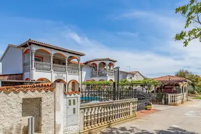 Bel appartement de 2 chambres à Medulin