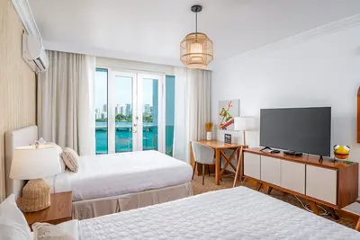 Image de What a view! Oceanfront Studio, Superb Location, very central!