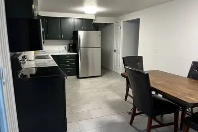 Image de 1 mile from Lambeau field! Family sized duplex with patio.