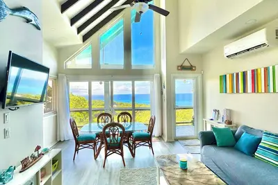 Luxury Ocean View Villa in West Bay Roatan. 3 Bedrooms with Pool & Beach Access