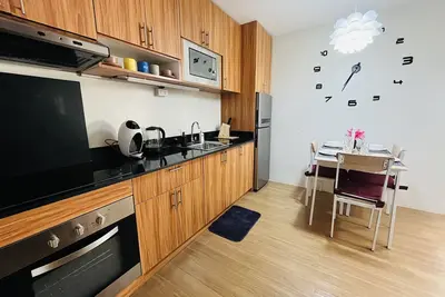The Elevated Abode - ComfyCosy 1-br at The Loop