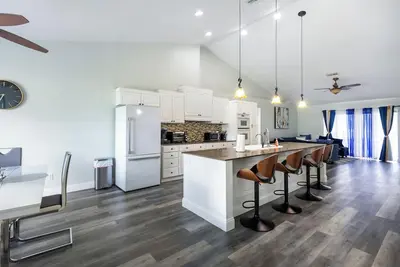 Image de Modern Retreat Poolside Paradise