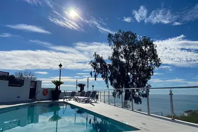 Image de Apartment with sea and mountain view. Heated Pool During The Winter Months