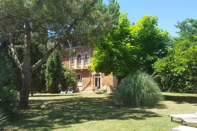 Image de La Maison du Verger: beautiful 19th century house with heated swimming pool, sauna, jacuzzi