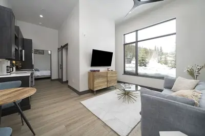 Image de Park Ave Flat 1 | Luxury Condo, Minutes to Everything!