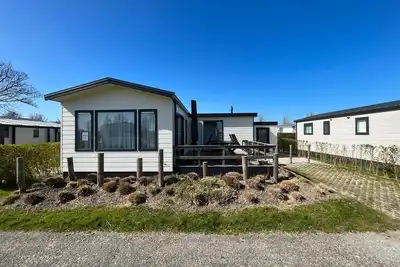 Image de Chalet (A16) on cozy family campsite by the sea