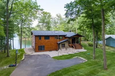 Image de Newly remodeled home on Lake Kawaguesaga!