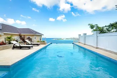 Image de Luxury Oceanview 4br Villa w\/ Balcony, Pool & Bbq