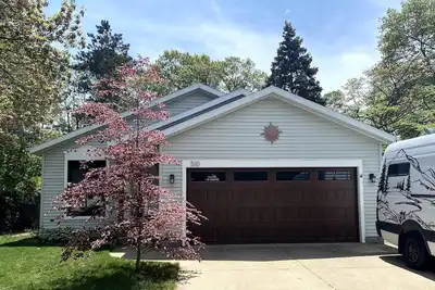 Image de Cozy home, minutes from lakeshore!
