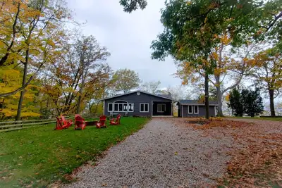Image de Cozy Waterfront Cottage on Lake Huron's Blue Coast