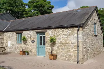 Image de Spacious cottage, sleeps 6, shared pool/hot tub nr Falmouth/Helford River