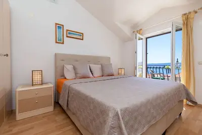 Image de Appartement d'une chambre avec le balcon et la vue sur le mer Bol, Brac (A-2899-a)