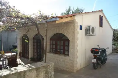 Image de Appartement d'une chambre avec le balcon et la vue sur le mer Bol, Brac (A-2899-d)
