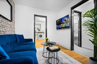 Image de 5 Bedroom House - 5 Bathrooms - Parking - Garden