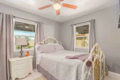 Image de Navy blue on Adam’s, near downtown Phx Capital