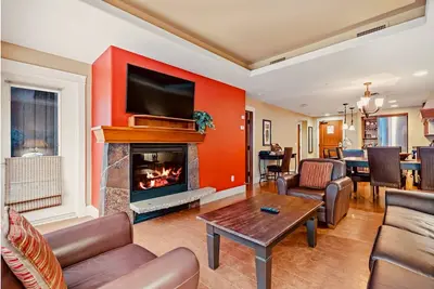 Image de Solara Luxury King & Queen beds, 2 bathrooms, Pool/Hot Tub, Parking