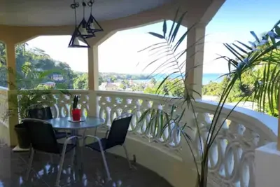 Image de Charming 2-Bedroom Retreat with Ac, Sea & Mountain Views, Steps from Downtown!