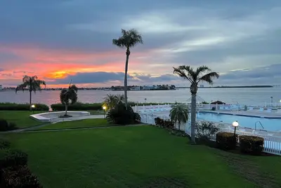 Image de St. Petersburg Isla del Sol St. Pete Beach Updated Condo on Water 2 Bed Gorgeous