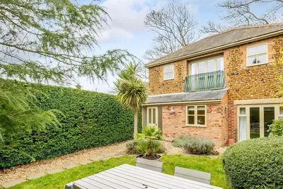 Image de Stylish coastal living with sea views make this a great choice for your break.
